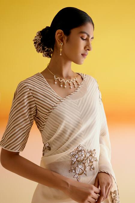 Amisha Kothari_Ivory , Organza Pushpamala Resham Saree With Unstitched Blouse Piece _at_Aza_Fashions