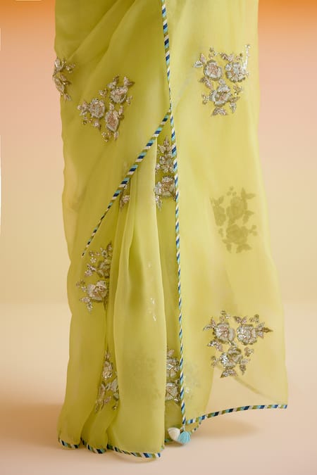 Amisha Kothari_Green , Pushpamala Floral Resham Saree With Unstitched Blouse Piece _Online_at_Aza_Fashions