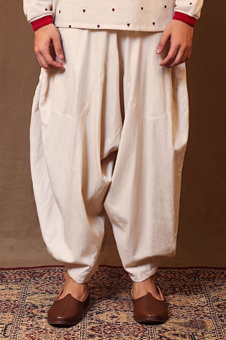 MATI_1_Off White Cotton Embroidery Heart Short Kurta With Baggy Pant _Online_at_Aza_Fashions