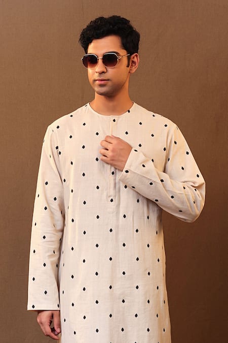 Buy_MATI_Off White Cotton Embroidery Handwoven Spade Kurta _Online_at_Aza_Fashions