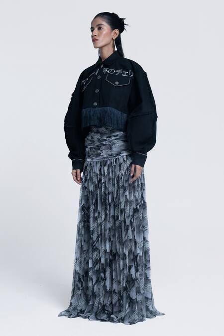 Shop Pocketful Of Cherrie Black Canvas Embroidery Collared Dark Halo Crop Jacket Online at Aza Fashions Shop_Pocketful Of Cherrie_Black Canvas Embroidery Collared Dark Halo Crop Jacket _Online_at_Aza_Fashions