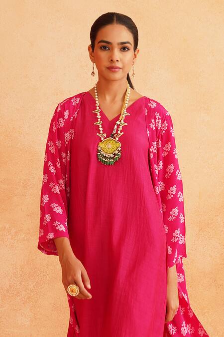 Palak & Mehak Pink Crepe Embroidery V-neck Ojasvi Floral Print Cape Pant Set Online at Aza Fashions Palak & Mehak_Pink Crepe Embroidery V-neck Ojasvi Floral Print Cape Pant Set _Online_at_Aza_Fashions