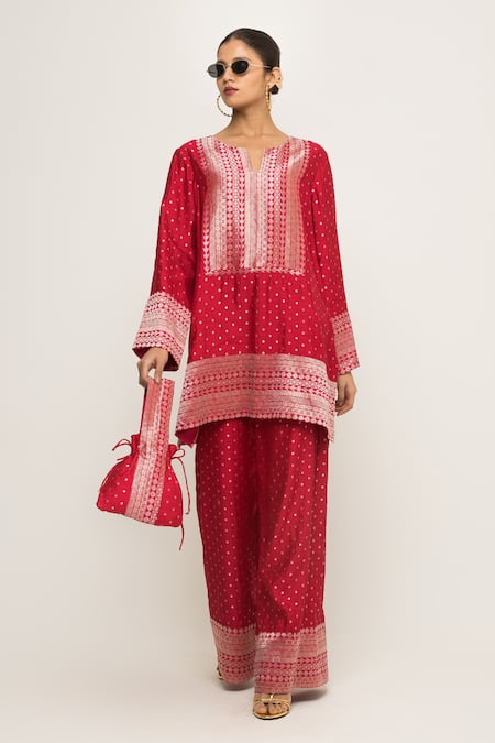 Sobariko Sitara Dotted Kurta & Pant Set 