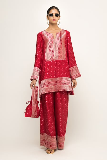 SOBARIKO Sitara Dotted Kurta & Pant Set 