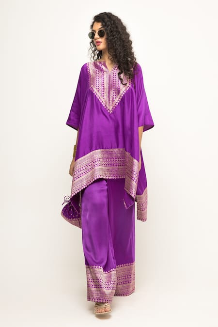 Sobariko Purple Silk Notched Triya Asymmetric Brocade Kurta And Pant Set 