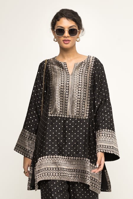 Buy SOBARIKO Black Silk Embroidery Split Sitara Dotted Banarasi Kurta And Wide Legged Pant Online at Aza Fashions Buy_SOBARIKO_Black Silk Embroidery Split Sitara Dotted Banarasi Kurta And Wide Legged Pant _Online_at_Aza_Fashions