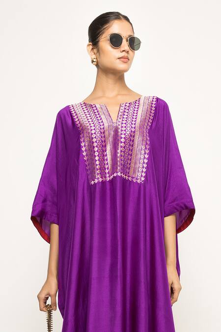 SOBARIKO Purple Silk Split V-neck Siya Asymmetric Kaftan Online at Aza Fashions SOBARIKO_Purple Silk Split V-neck Siya Asymmetric Kaftan _Online_at_Aza_Fashions