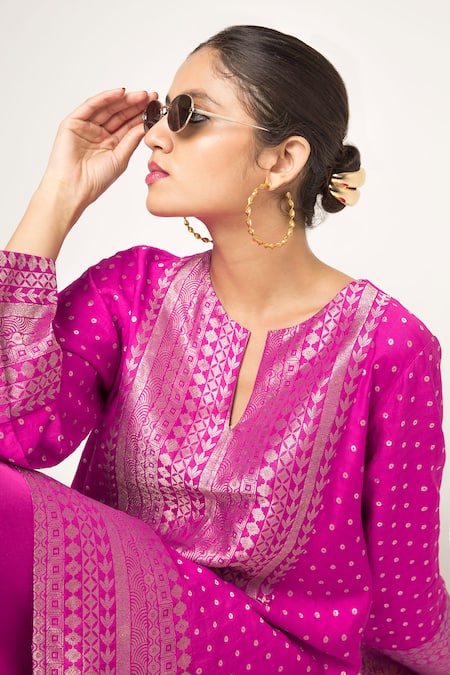 Shop SOBARIKO Pink Silk Embroidery Split V-neck Tara Brocade Kurta And Dhoti Pant Set Online at Aza Fashions Shop_SOBARIKO_Pink Silk Embroidery Split V-neck Tara Brocade Kurta And Dhoti Pant Set _Online_at_Aza_Fashions