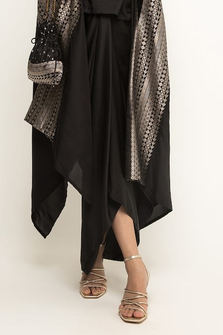 Buy SOBARIKO Black Silk Devi Brocade Panel Cape With Skirt Online at Aza Fashions Buy_SOBARIKO_Black Silk Devi Brocade Panel Cape With Skirt _Online_at_Aza_Fashions
