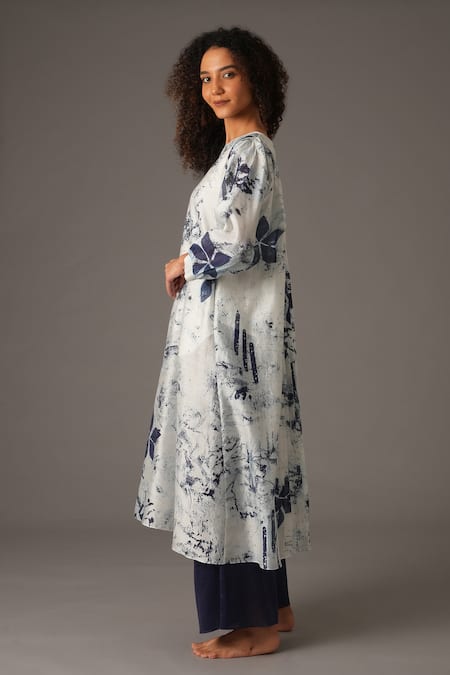 Buy_Khat_White Chanderi Silk Embroidery Boat Neck Flora Texture Print Kurta Set _Online_at_Aza_Fashions