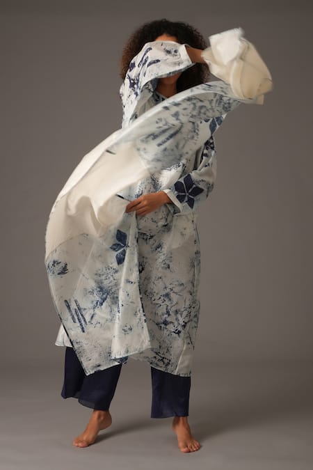 Buy_Khat_White Chanderi Silk Embroidery Boat Neck Flora Texture Print Kurta Set 