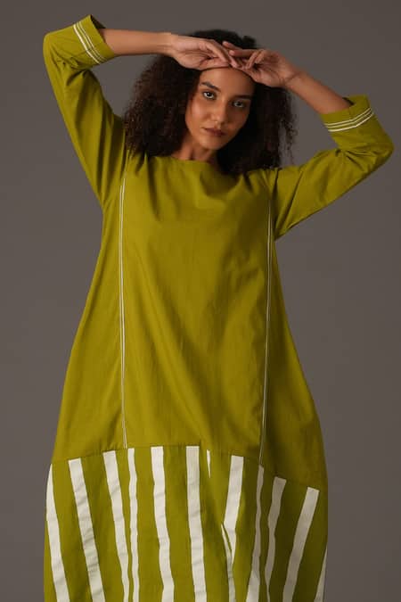 Khat_Green Poplin, Muslin Round Neck Striped Print Kurta With Pant _at_Aza_Fashions
