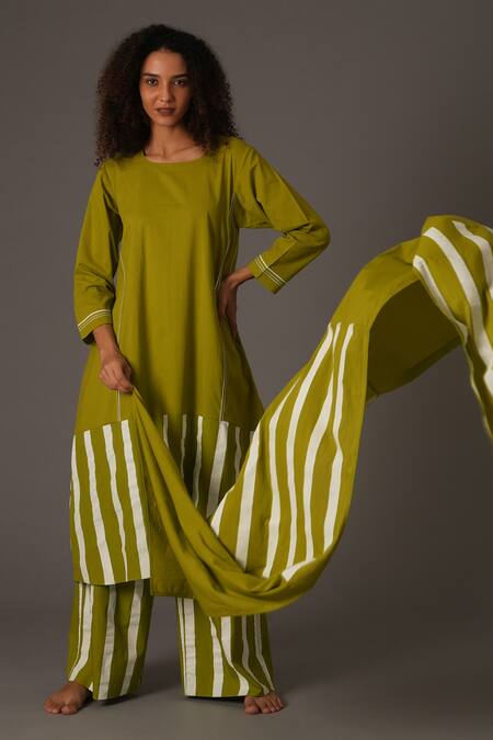 Khat_Green Poplin, Muslin, Cotton Round Neck Striped Print Kurta Pant Set _Online_at_Aza_Fashions