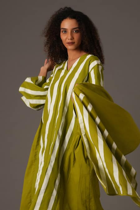 Buy Khat Green Mul Print Striped V Neck Bar Kurta Set Online at Aza Fashions Buy_Khat_Green Mul Print Striped V Neck Bar Kurta Set _Online_at_Aza_Fashions