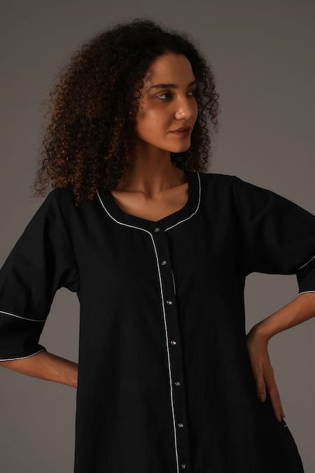 Khat_Black Handloom Cotton Round Stitchline Embroidered Front Slit Kurta With Pant _Online_at_Aza_Fashions