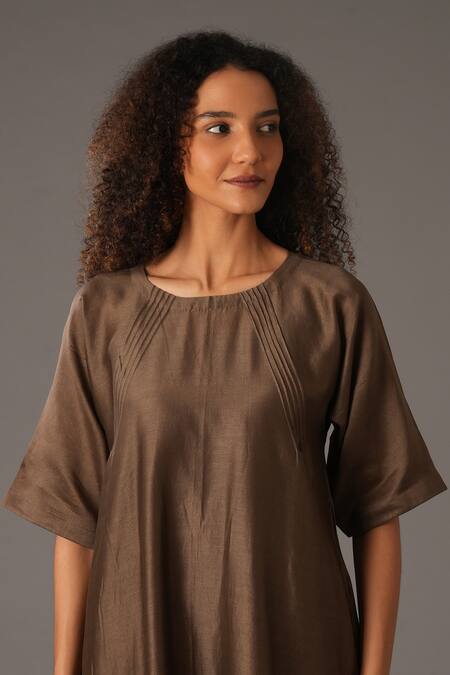 Khat_Green Chanderi Silk Embroidery Boat Neck Kurta And Pant Set _Online_at_Aza_Fashions