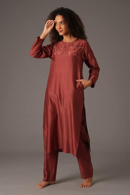 KHAT Maroon Chanderi Silk Embroidery Thread Round Floral Yoke Kurta And Pant Set 