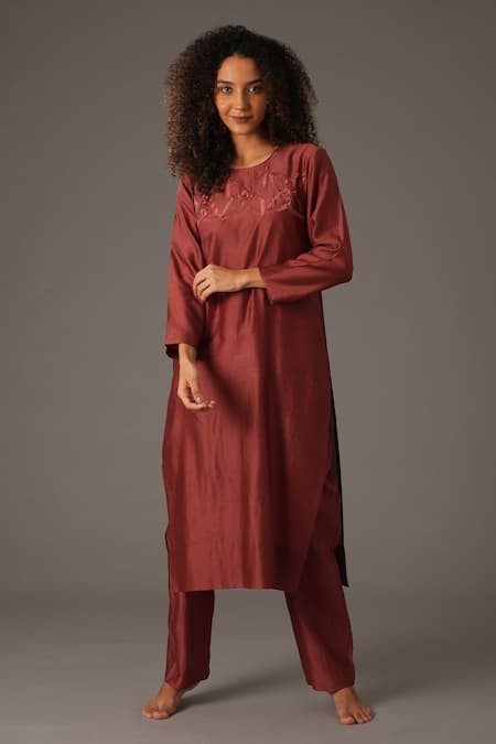 Khat_Maroon Chanderi Silk Embroidery Round Neck Floral Yoke Kurta And Pant Set _Online_at_Aza_Fashions