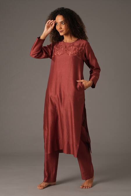 Buy_Khat_Maroon Chanderi Silk Embroidery Round Neck Floral Yoke Kurta Pant Set _Online_at_Aza_Fashions