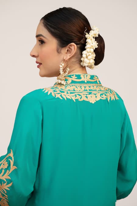 Daljit Sudan_Blue Crepe Embroidery Mandarin Collar Aari Kurta With Draped Pant _at_Aza_Fashions