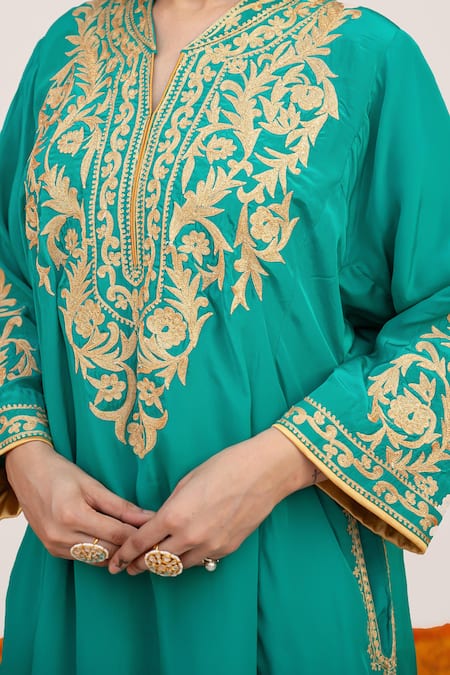 Buy_Daljit Sudan_Blue Crepe Embroidery Mandarin Collar Aari Kurta With Draped Pant 