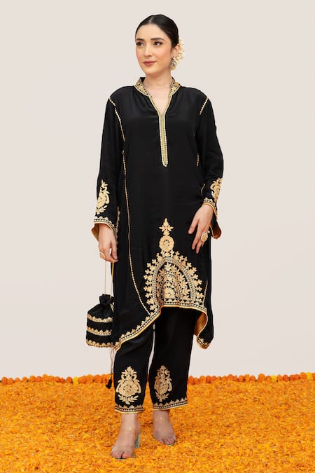 Daljit Sudan Aari Embroidered Kurta Pant Set 