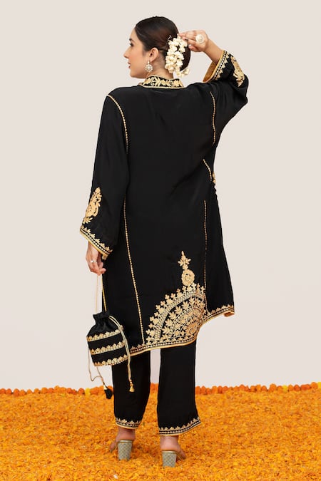 Daljit Sudan Aari Embroidered Kurta Pant Set