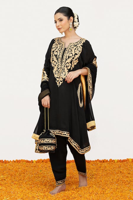 Daljit Sudan Floral Embroidered Kurta Pant Set 