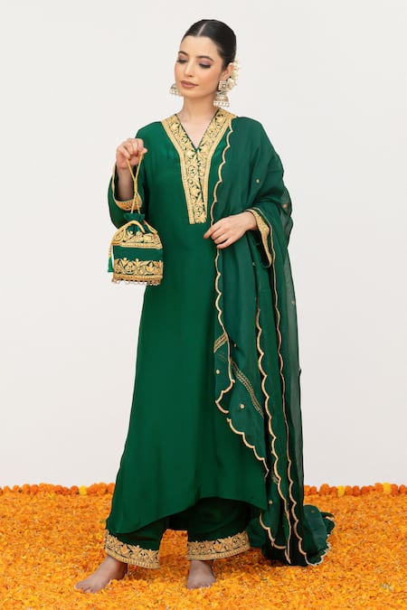 Daljit Sudan Green Crepe Embroidered Pop Tilla V-neck Kurta Pant Set 