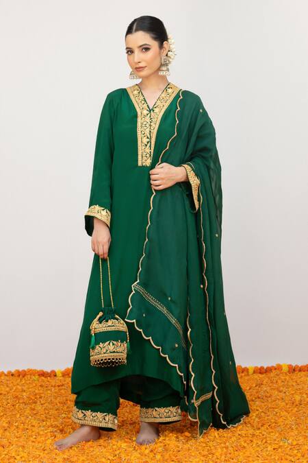 Daljit Sudan_Green Crepe, Organza Embroidery V-neck Pop Tilla Kurta Pant Set _Online_at_Aza_Fashions