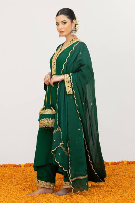 Buy_Daljit Sudan_Green Crepe, Organza Embroidery V-neck Pop Tilla Kurta Pant Set _Online_at_Aza_Fashions