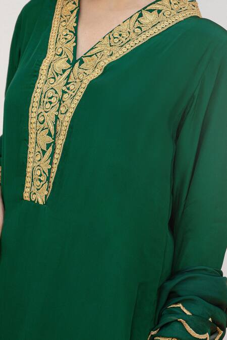 Daljit Sudan_Green Crepe, Organza Embroidery V-neck Pop Tilla Kurta Pant Set _at_Aza_Fashions