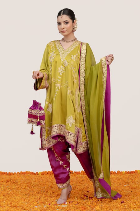 Daljit Sudan Floral Tilla Embroidered Kurta Pant Set 