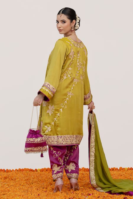 Daljit Sudan Floral Tilla Embroidered Kurta Pant Set