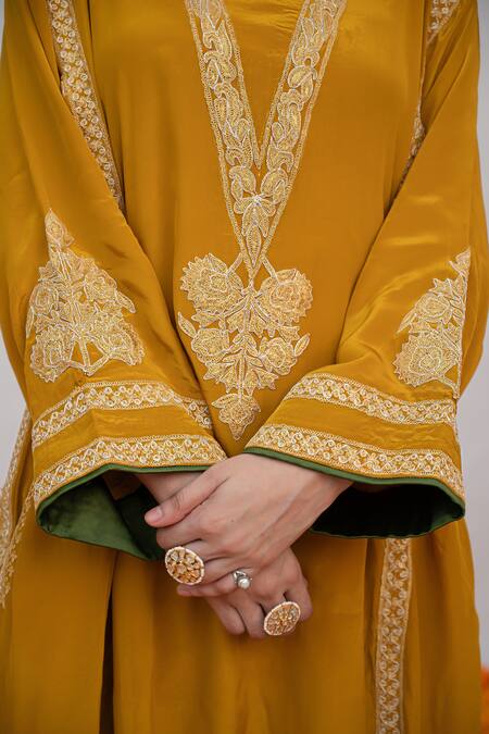 Buy_Daljit Sudan_Yellow Crepe Embroidery Mandarin Collar Floral Jaali Kurta With Pant _Online_at_Aza_Fashions
