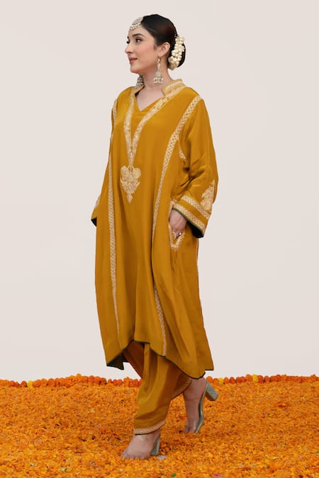 Daljit Sudan_Yellow Crepe Embroidery Mandarin Collar Floral Jaali Kurta With Pant _at_Aza_Fashions