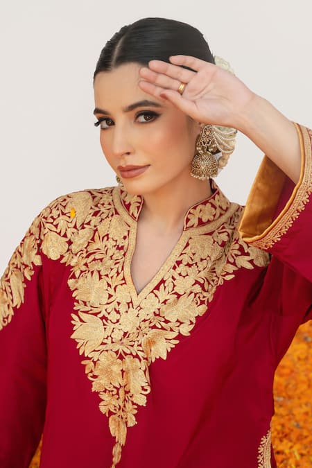 Daljit Sudan Red Crepe Embroidery Mandarin Collar Jaal Aari Tilla Kurta Pant Set at Aza Fashions Daljit Sudan_Red Crepe Embroidery Mandarin Collar Jaal Aari Tilla Kurta Pant Set _at_Aza_Fashions