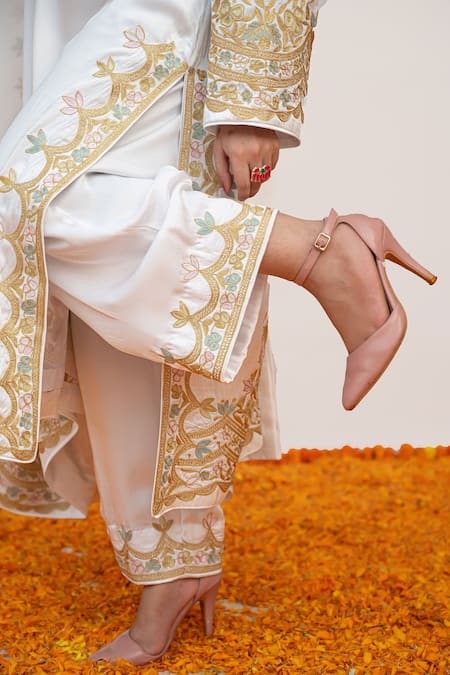 Shop Daljit Sudan White Satin, Organza Embroidery Split V-neck Floral Scalloped Kurta Pant Set Online at Aza Fashions Shop_Daljit Sudan_White Satin, Organza Embroidery Split V-neck Floral Scalloped Kurta Pant Set _Online_at_Aza_Fashions