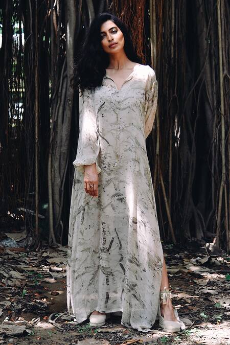Jasmine Bains_Ivory Silk Split V-neck Eucalyptus Print Maxi Dress _Online_at_Aza_Fashions