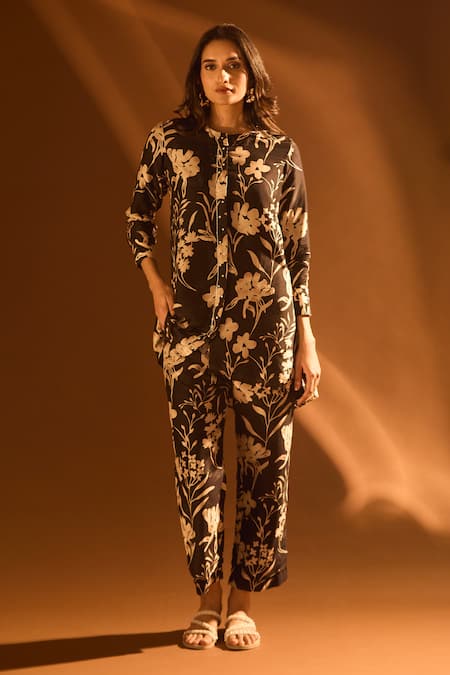 Buy_Samyukta Singhania_Black Cut Work Round Neck Floral Pattern Kurta And Pant Set _Online_at_Aza_Fashions