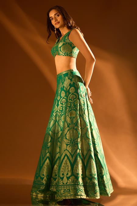 Samyukta Singhania_Green Brocade Sequins, Embroidery V-neck Banarasi Lehenga Set _Online_at_Aza_Fashions