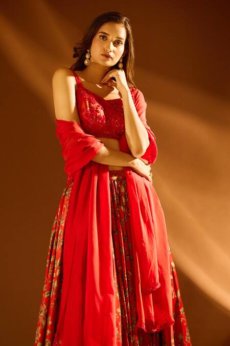 Buy_Samyukta Singhania_Red Net, Satin Embroidery, Cut Work Sweetheart Floral Print Pleated Lehenga Set 