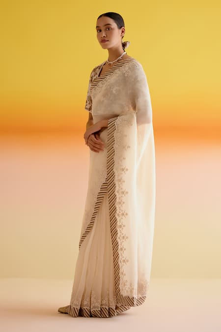 Amisha Kothari_Ivory Silk Organza, Shruti Candy Stripe Print Saree With Unstitched Blouse Piece _Online_at_Aza_Fashions