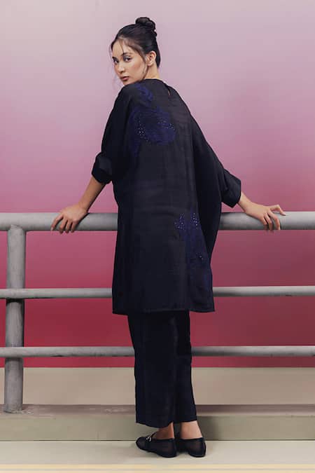 Buy_Kavya Singh Kundu_Black Silk Beads Round Neck Flo Placement Embroidered Tunic And Pant Set _Online_at_Aza_Fashions