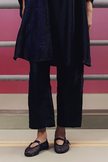 Kavya Singh Kundu_Black Silk Beads Round Neck Flo Placement Embroidered Tunic And Pant Set _at_Aza_Fashions