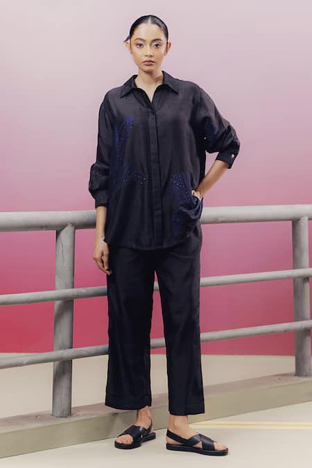 Kavya Singh Kundu Black Handwoven Mulberry Silk Embroidered Graize Leaf Applique Shirt And Pant Set 