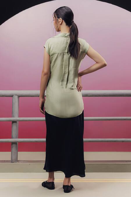 Shop_Kavya Singh Kundu_Green Silk Collared Ying Tie-up Detail Blouse _at_Aza_Fashions