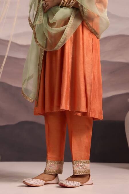 Buy_Omi_Peach Chanderi Embroidered Thread Notched Sana Yoke Kurta Pant Set _Online_at_Aza_Fashions
