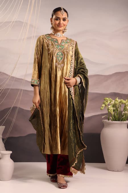 OMI Hand Embroidered Neck Kurta Pant Set 