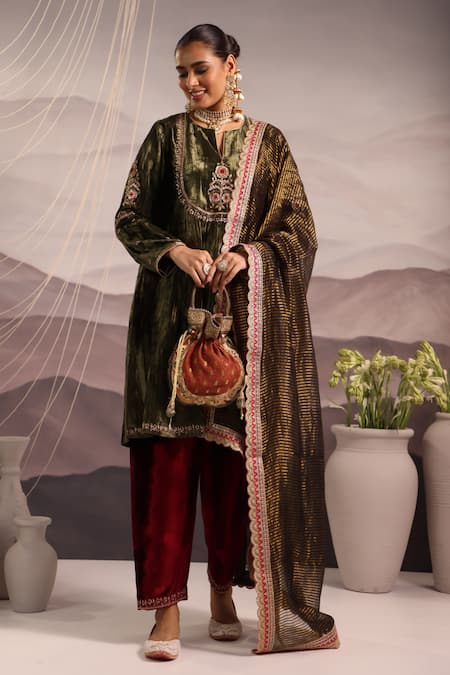 OMI Mughal Hand Embroidered Kurta Salwar Set 